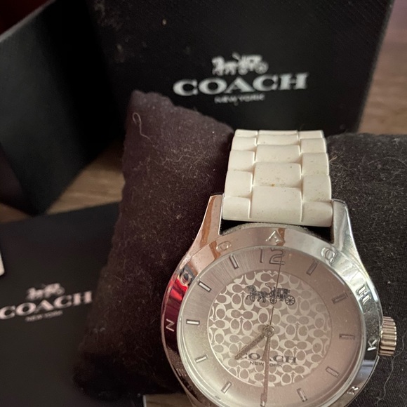 Women’s Coach watch - Picture 4 of 4